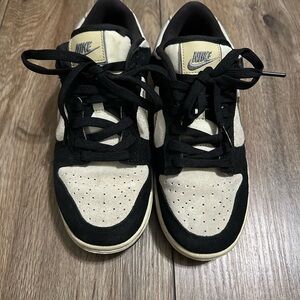 Nike women’s Black and Cream Sneakers